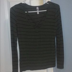 Long sleeve dark green criss cross shirt